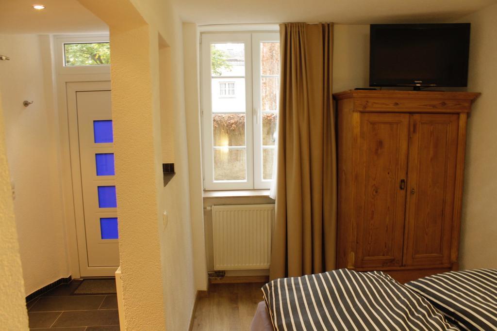 Fe Wo Am Alten Rathaus Andernach Quarto foto